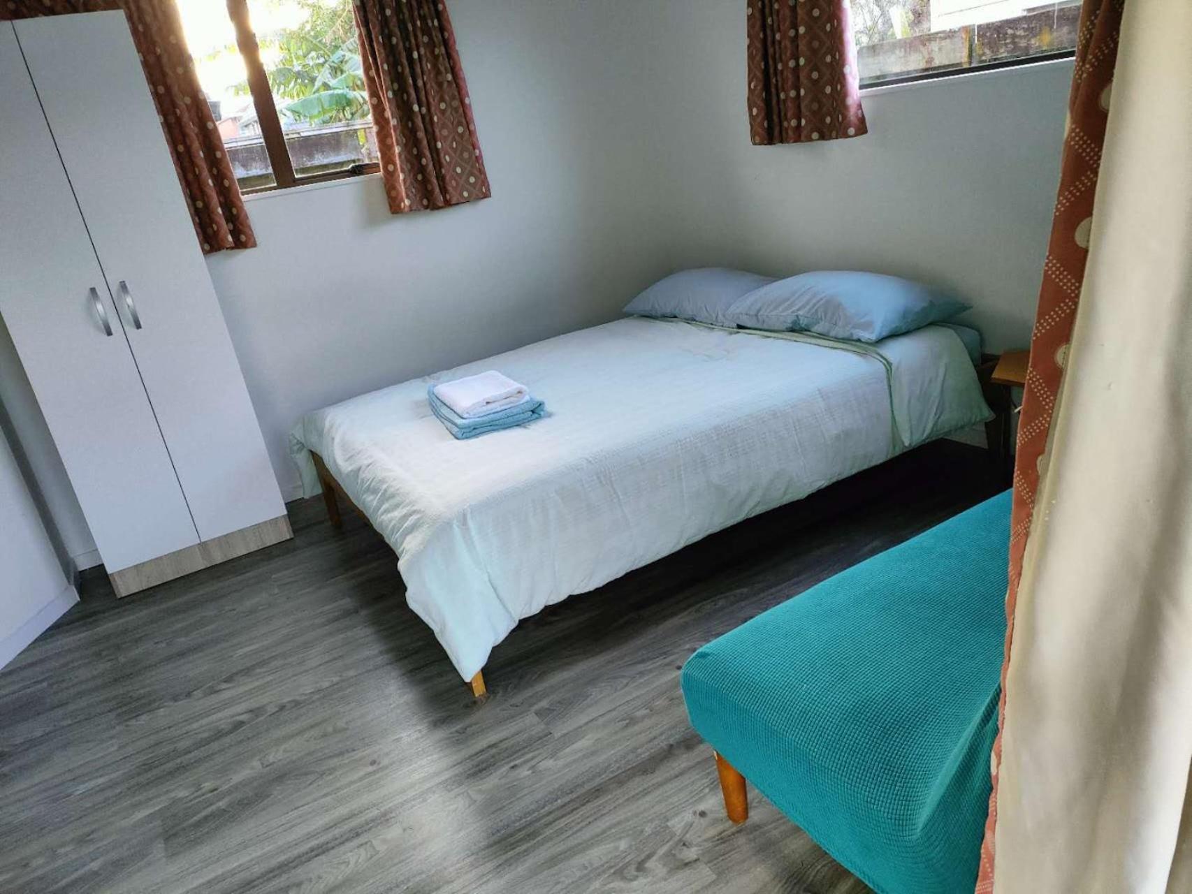 Garden Chalet 7A Rangiatea Rd 1 Bedroom House view 3