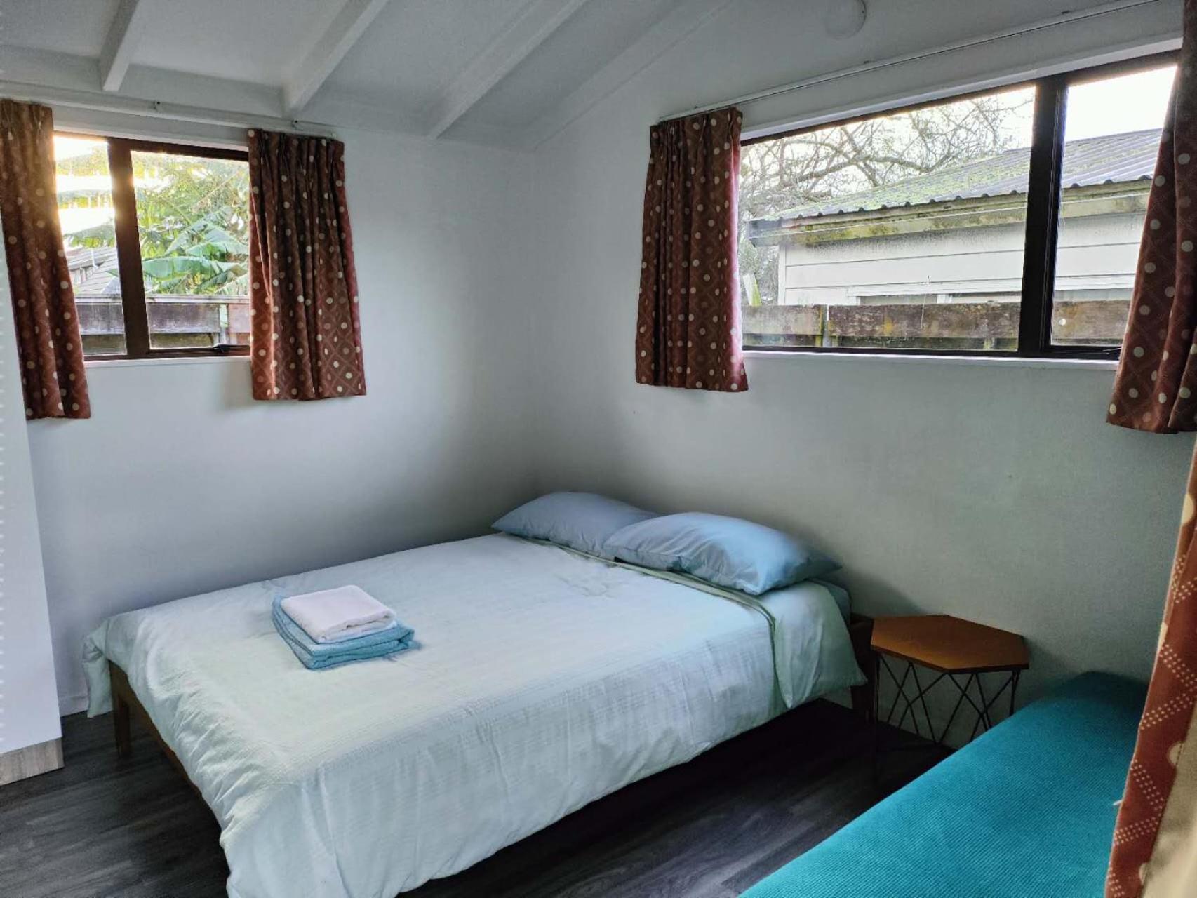 Garden Chalet 7A Rangiatea Rd 1 Bedroom House view 4