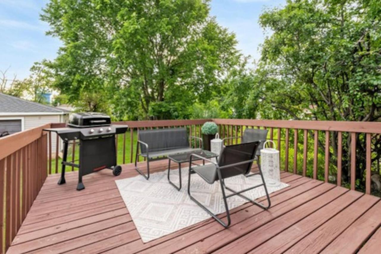 Modern Pop Art Decor Grill Games Broadview IL 3 bdrm House - Property Image 22