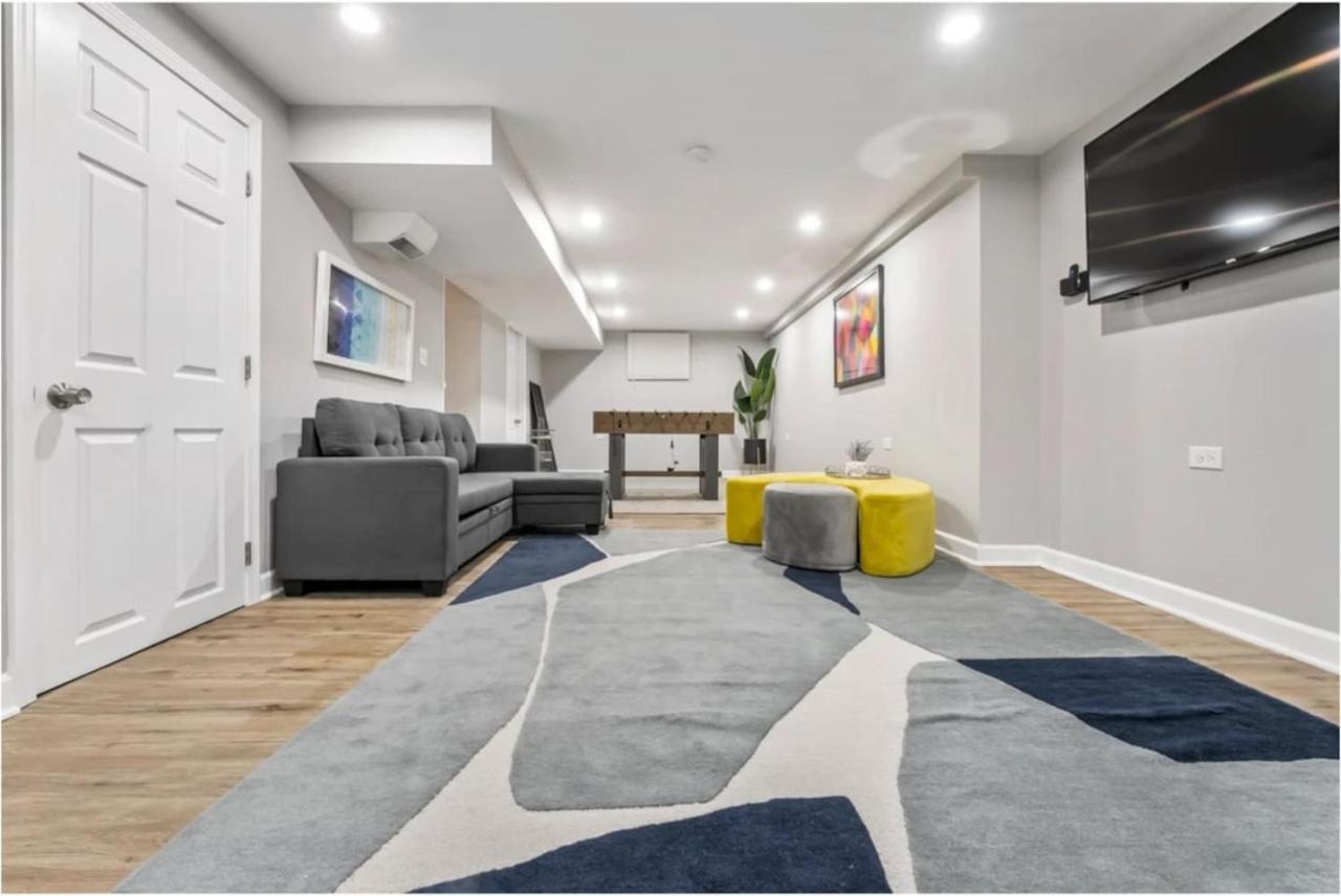 Modern Pop Art Decor Grill Games Broadview IL 3 bdrm House - Property Image 28