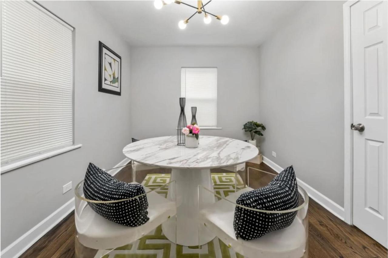 Modern Pop Art Decor Grill Games Broadview IL 3 bdrm House - Property Image 29