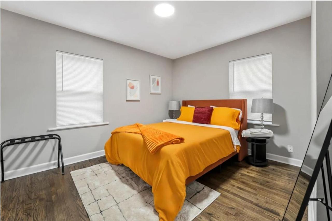 Modern Pop Art Decor Grill Games Broadview IL 3 bdrm House - Property Image 34