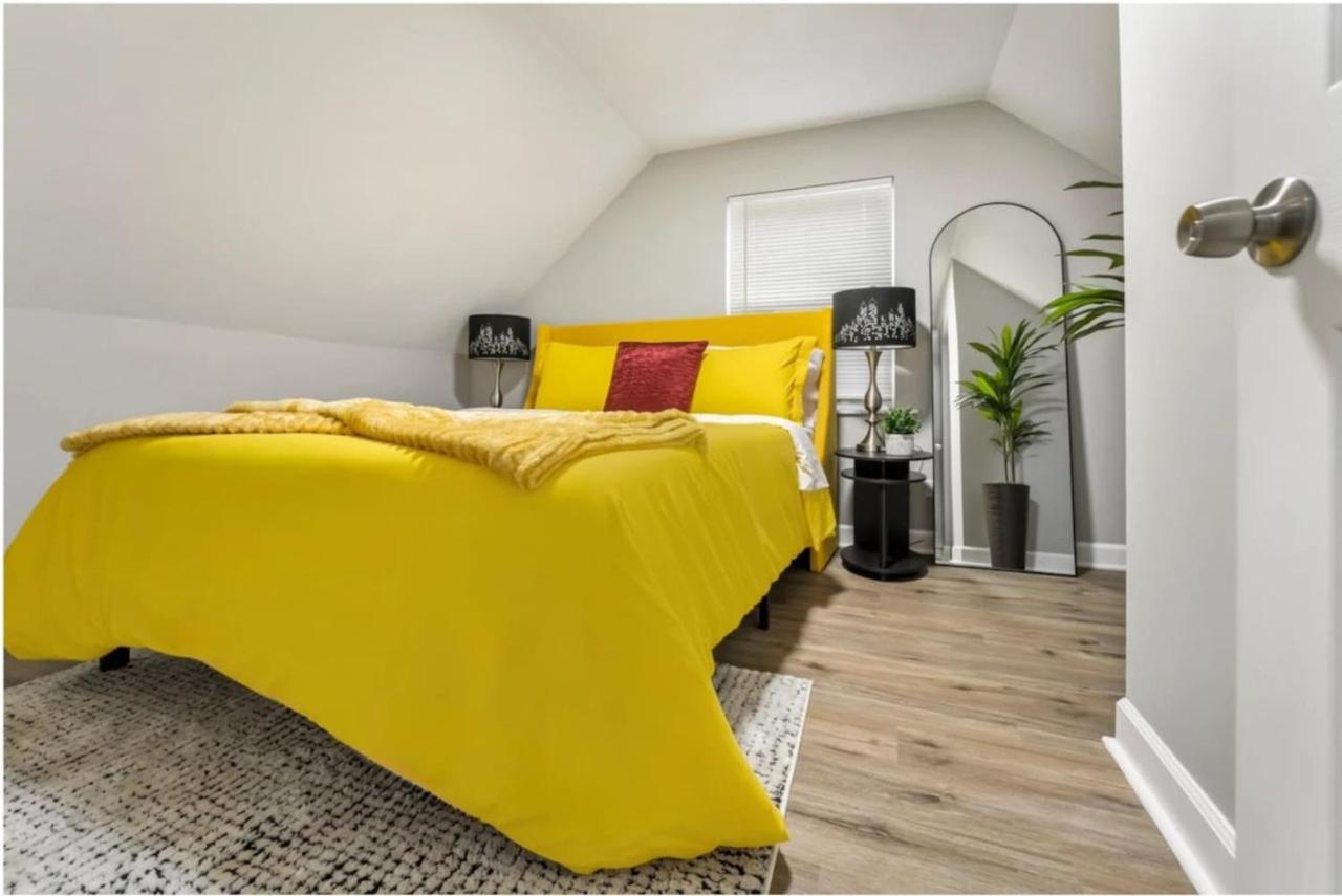 Modern Pop Art Decor Grill Games Broadview IL 3 bdrm House - Property Image 37