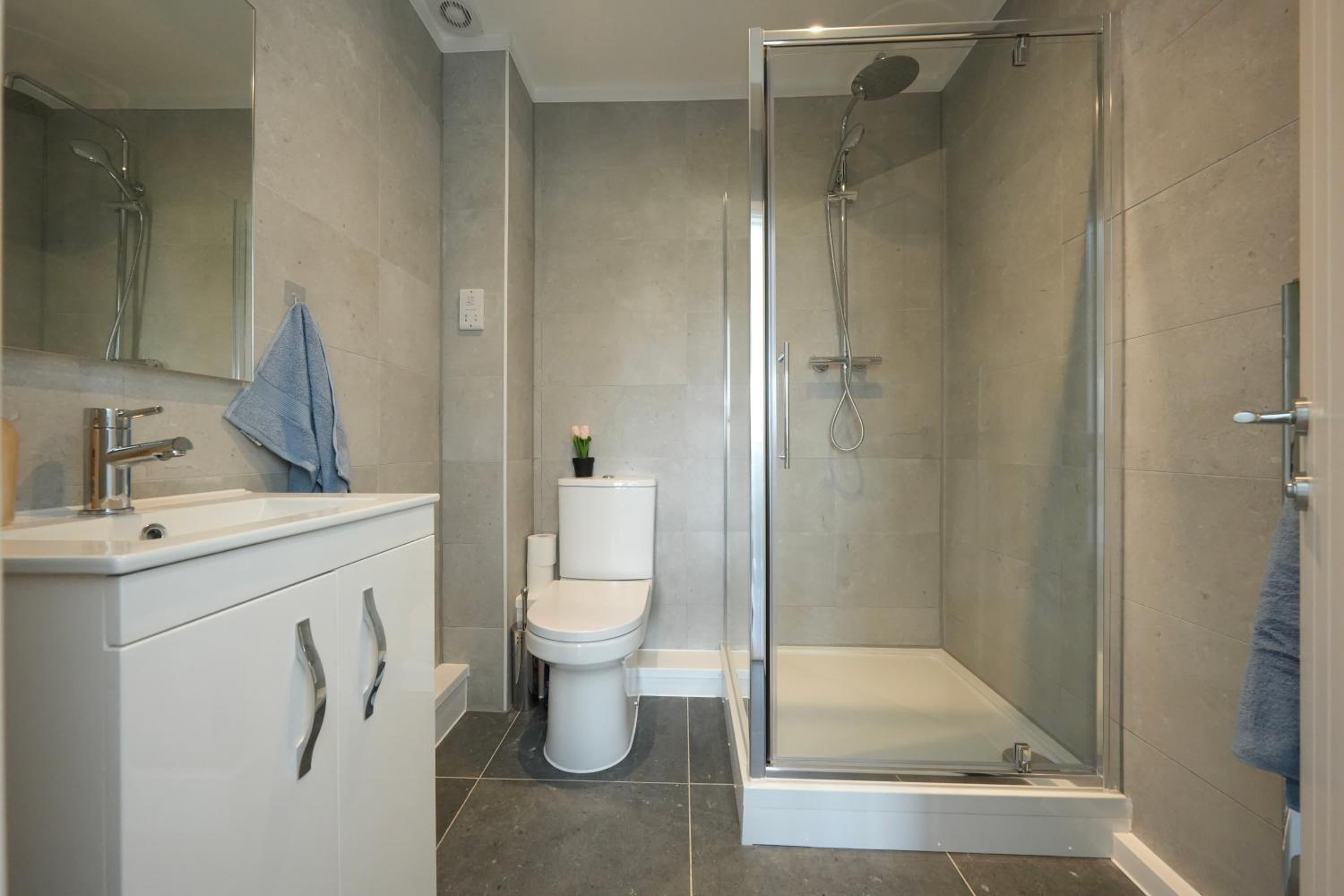 Derwent Avenue self-contained apartments in Headington view 5
