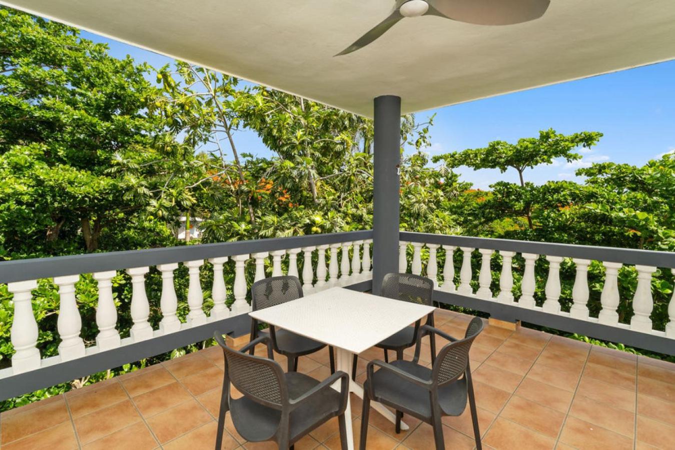 Casa Al Mare Estate- 3 units 4 minutes walk to Sandy Beach view 2