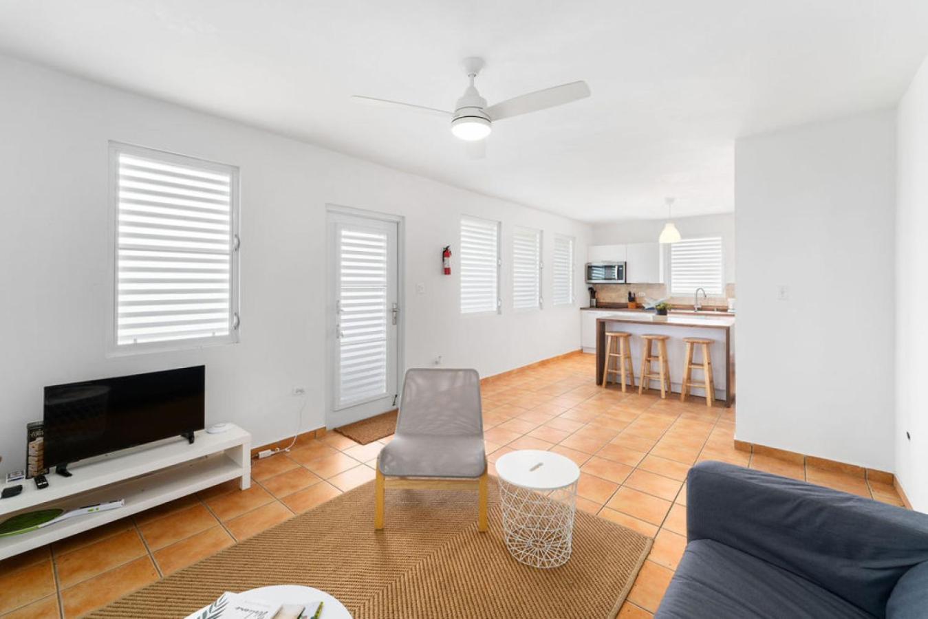 Casa Al Mare Estate- 3 units 4 minutes walk to Sandy Beach view 4