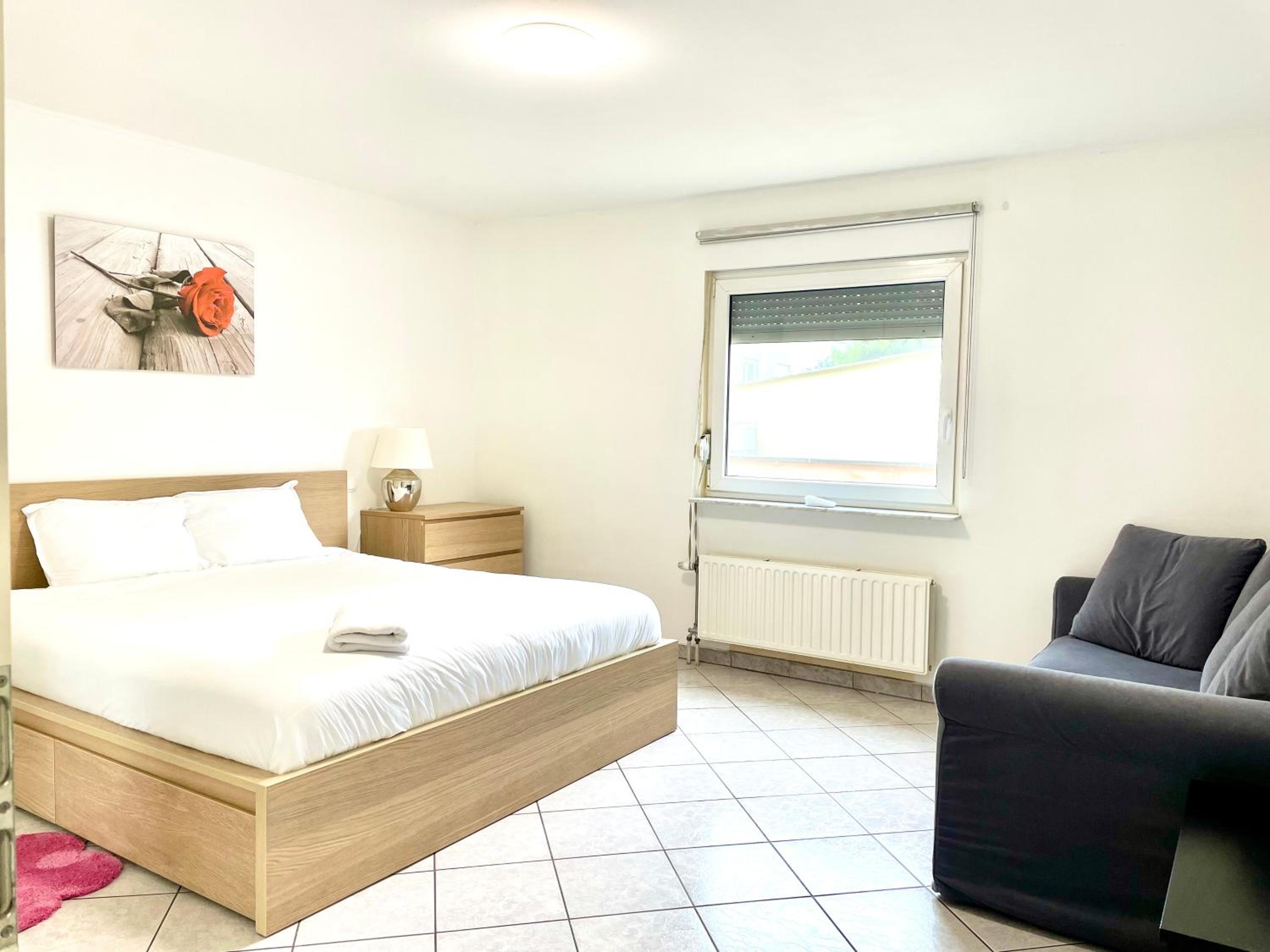 Large Room in Schuttrange Free Parking 10mins to Airport Excellent Customer Services