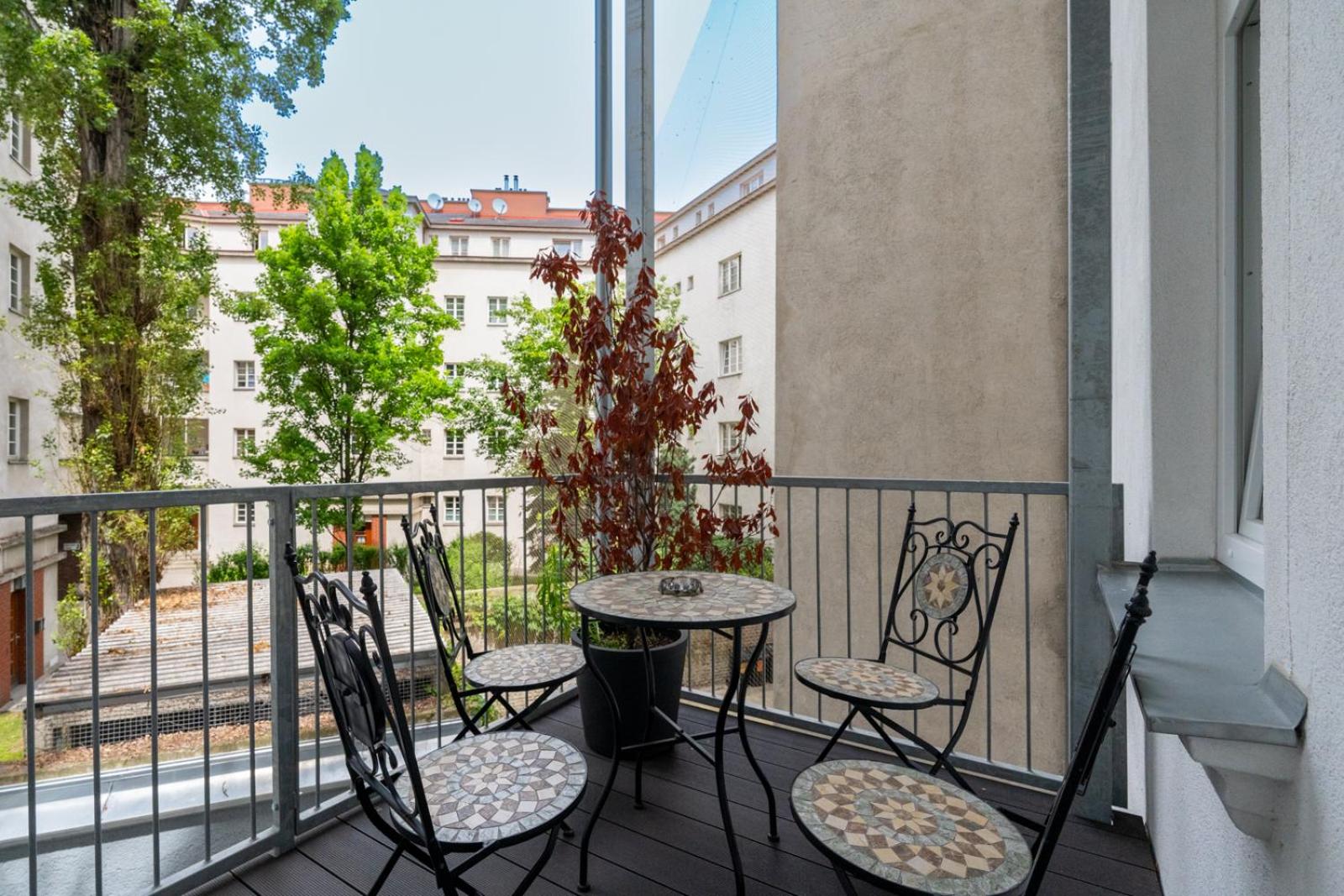 Luxurious Viennese Old Style Apartment