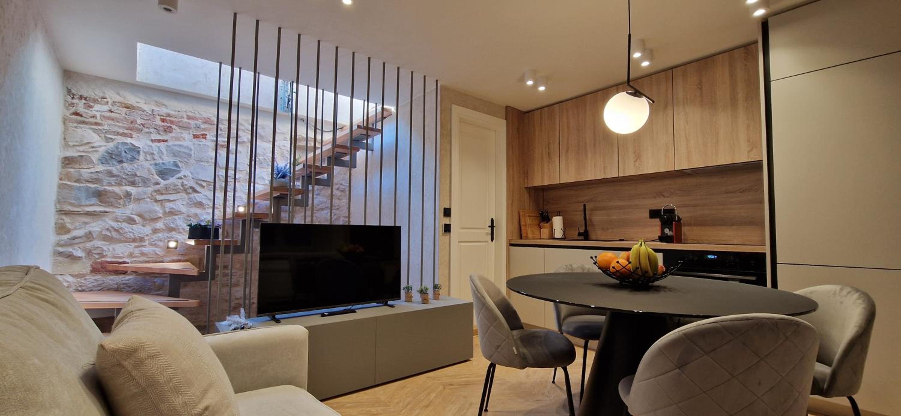 VIU2 Castle view 4