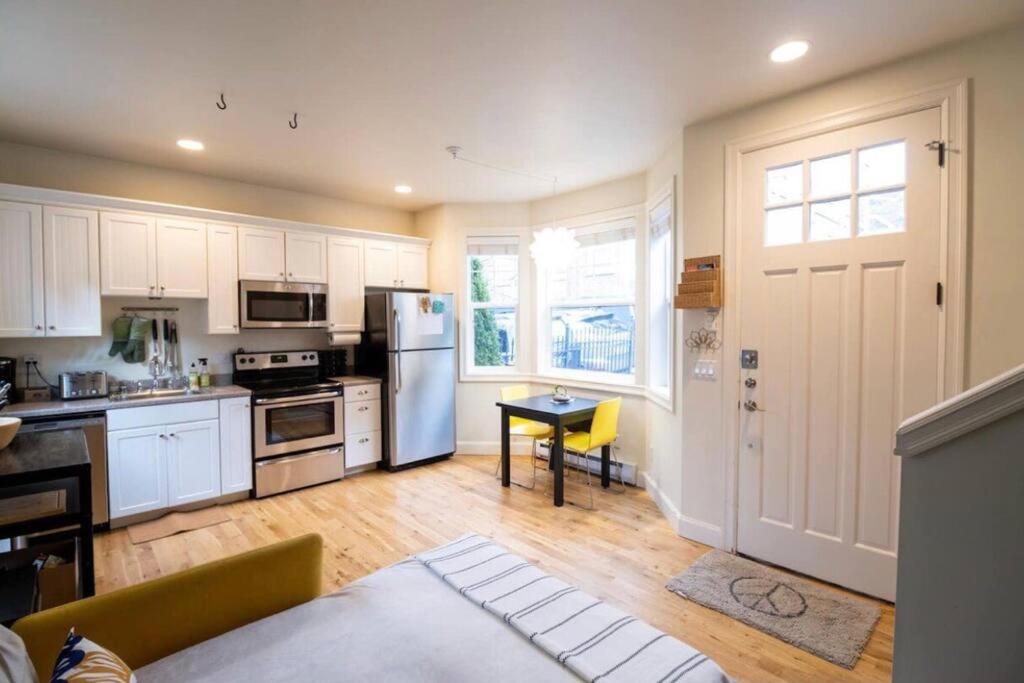 Adorable Cozy House with Compact Parking and Loft! view 5