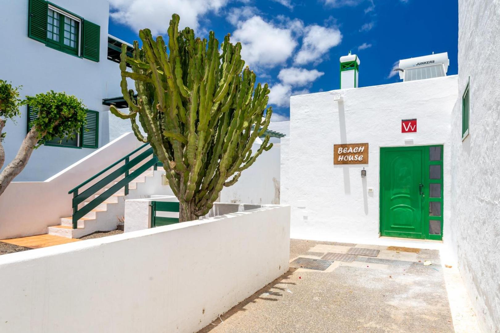 The Beach House - Central location - Private Plunge Pool - Roof Terrace - 100m to Beach photo 5