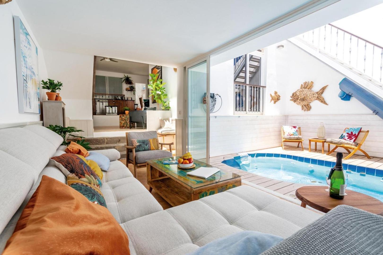 The Beach House - Central location - Private Plunge Pool - Roof Terrace - 100m to Beach photo 2