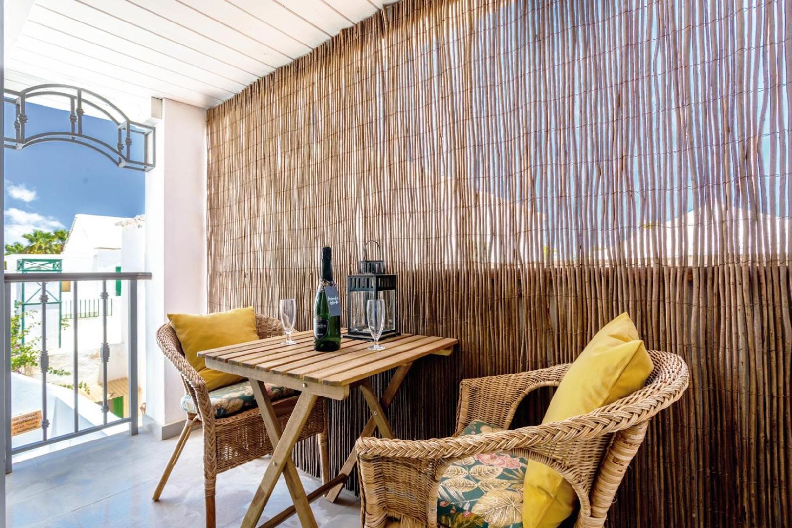 The Beach House - Central location - Private Plunge Pool - Roof Terrace - 100m to Beach photo 3