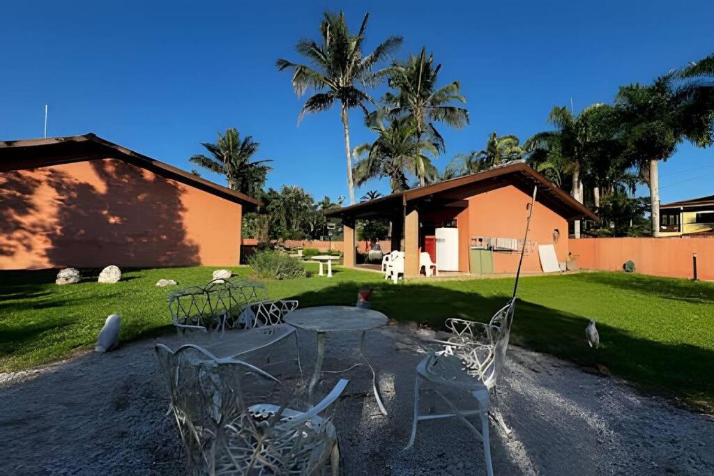 Casa com piscina em Ubatuba H1