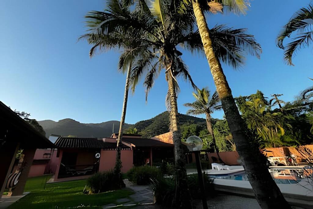 Casa com piscina em Ubatuba H1