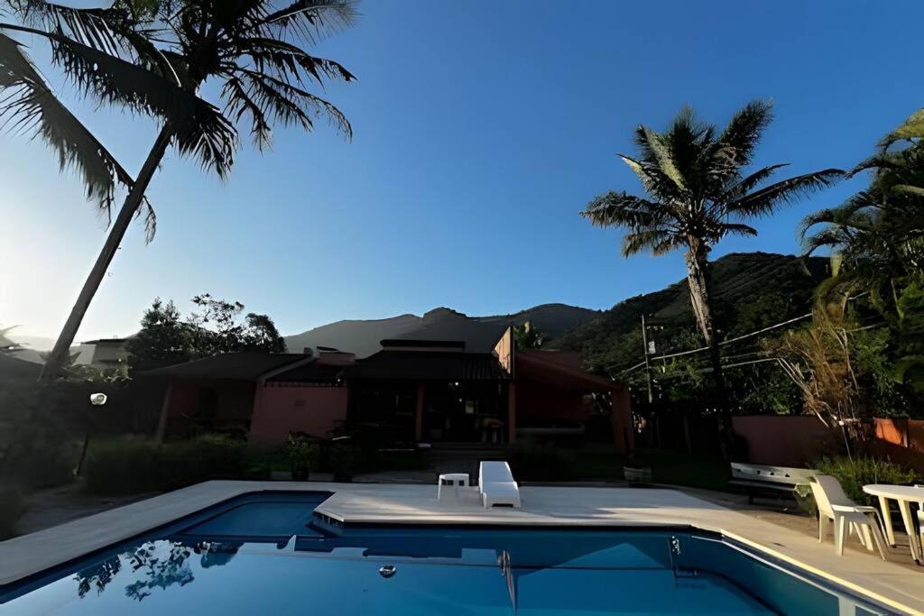 Casa com piscina em Ubatuba H1