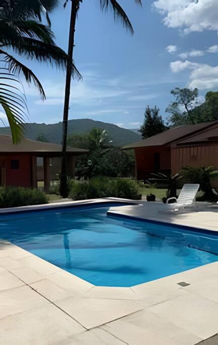 Casa com piscina em Ubatuba H1