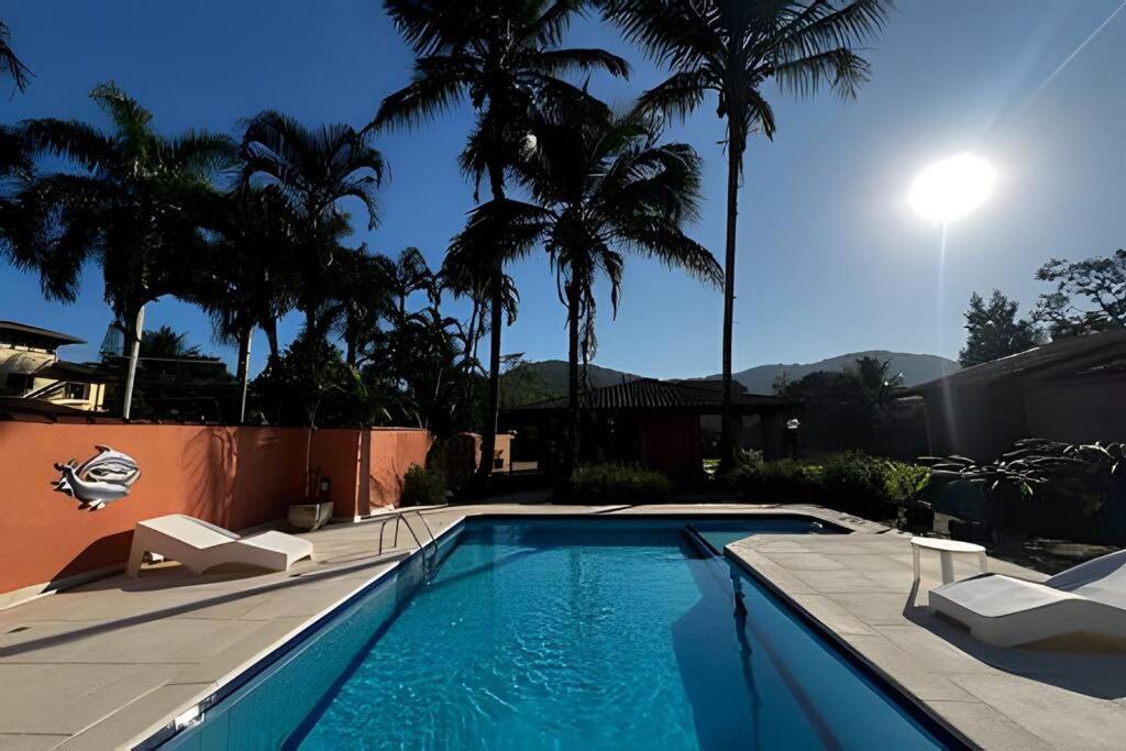 Casa com piscina em Ubatuba H1