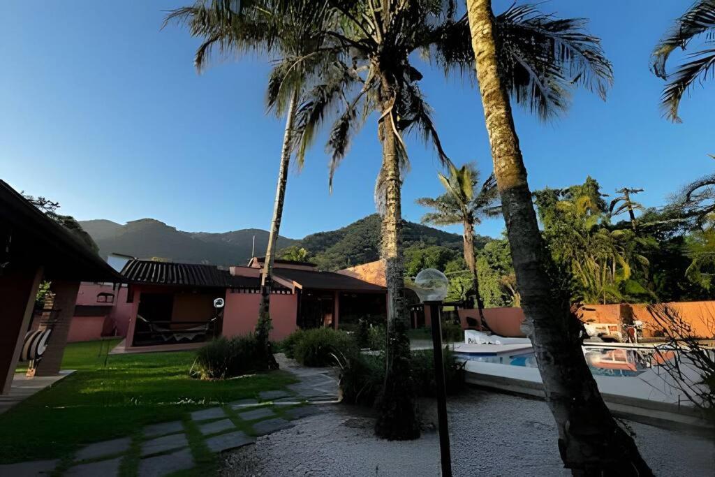 Casa com piscina em Ubatuba H1