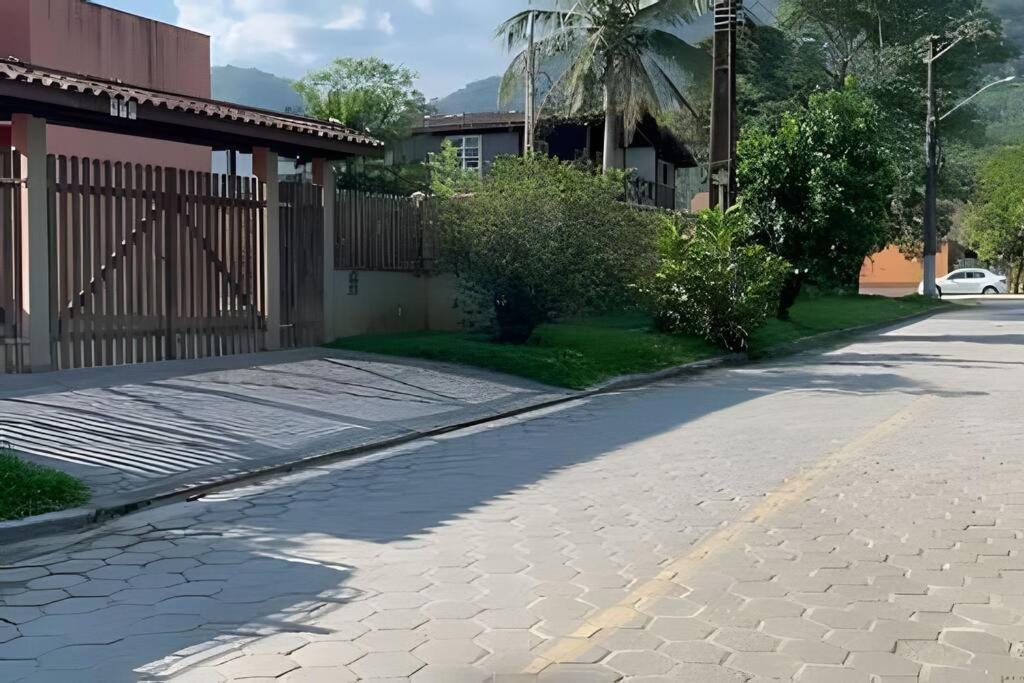 Casa com piscina em Ubatuba H1