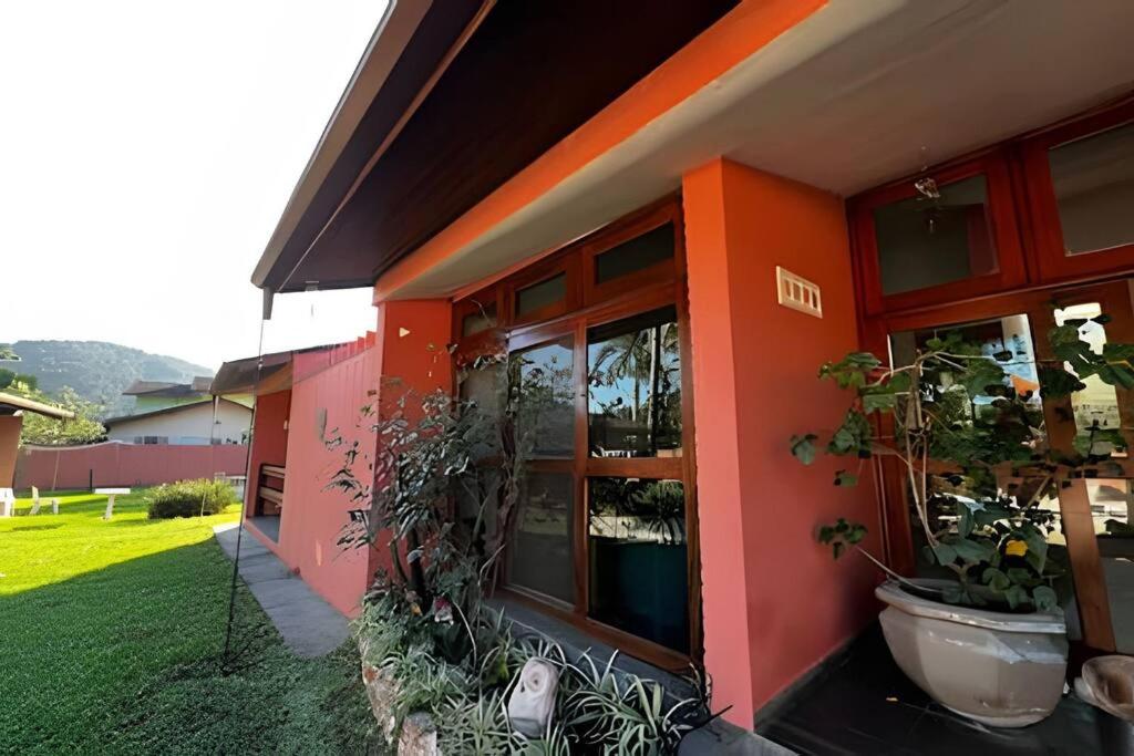 Casa com piscina em Ubatuba H1