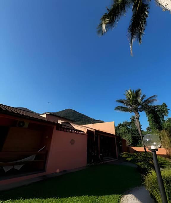 Casa com piscina em Ubatuba H1