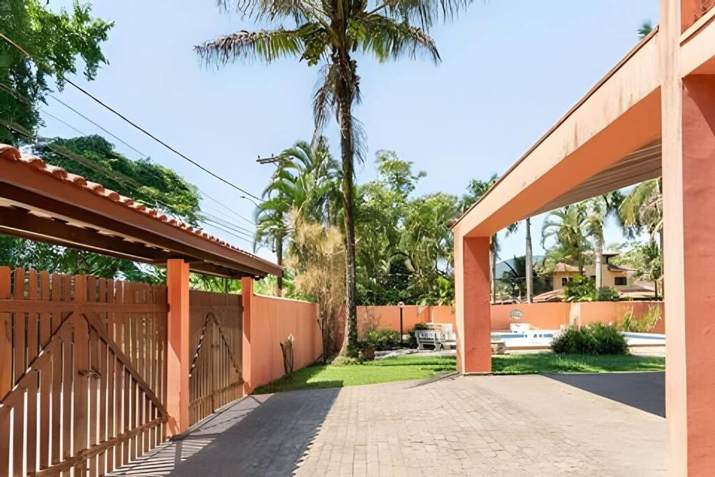 Casa com piscina em Ubatuba H1