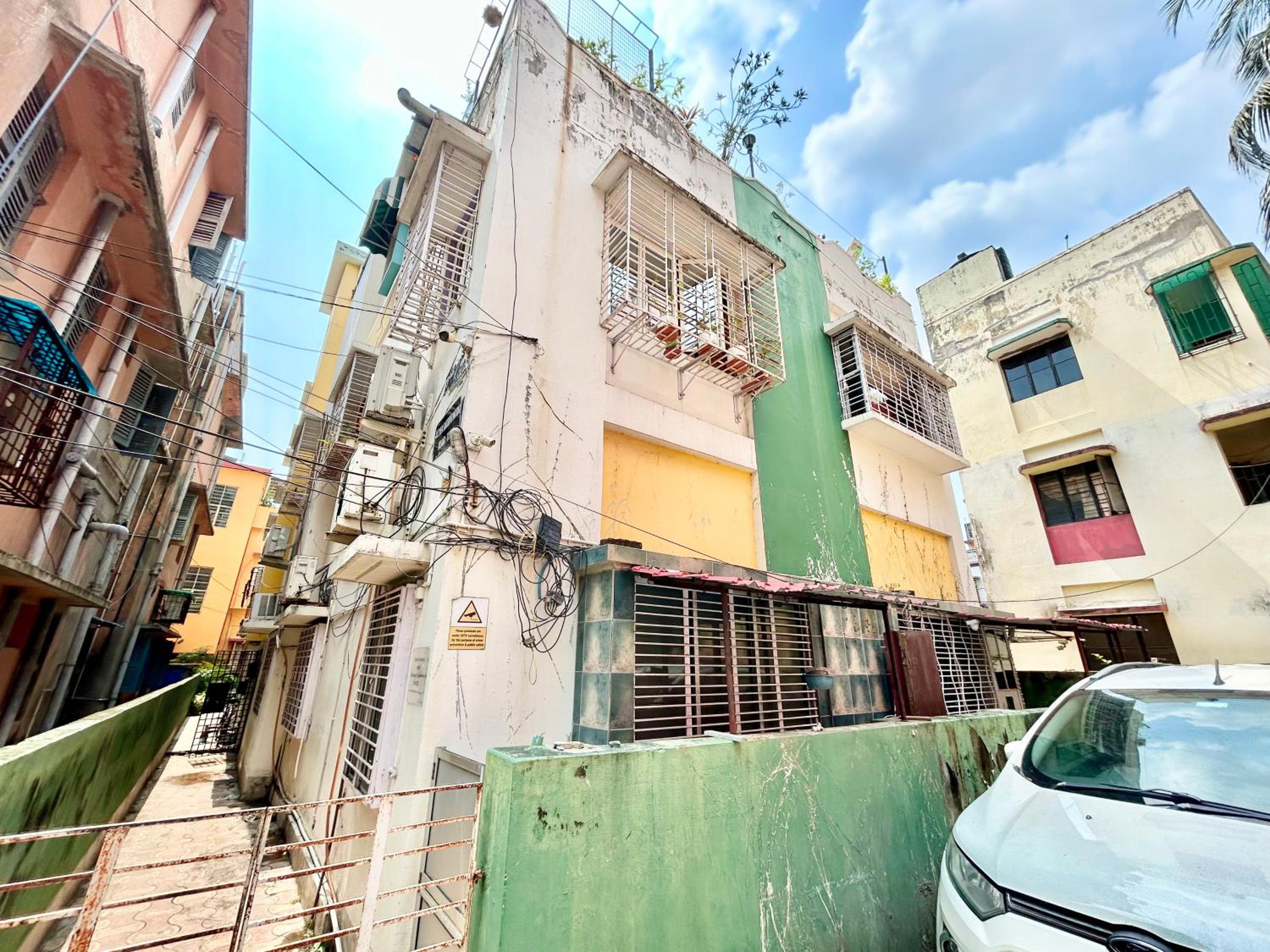 Aristocratic 3BHK apartment near Eastern Metropolitan Club, Santoshpur view 2