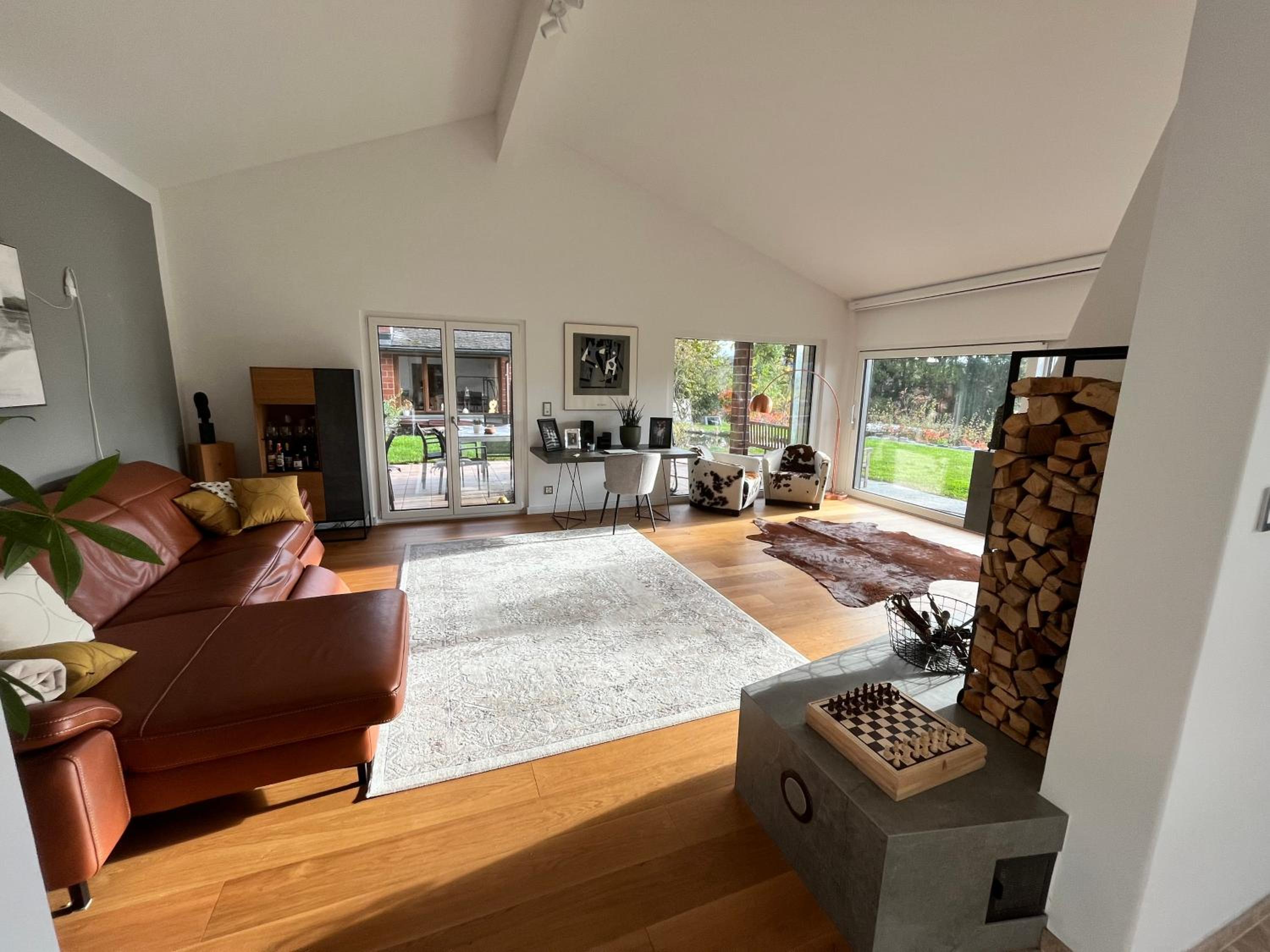 High-End-Haus mit Garten und Extras