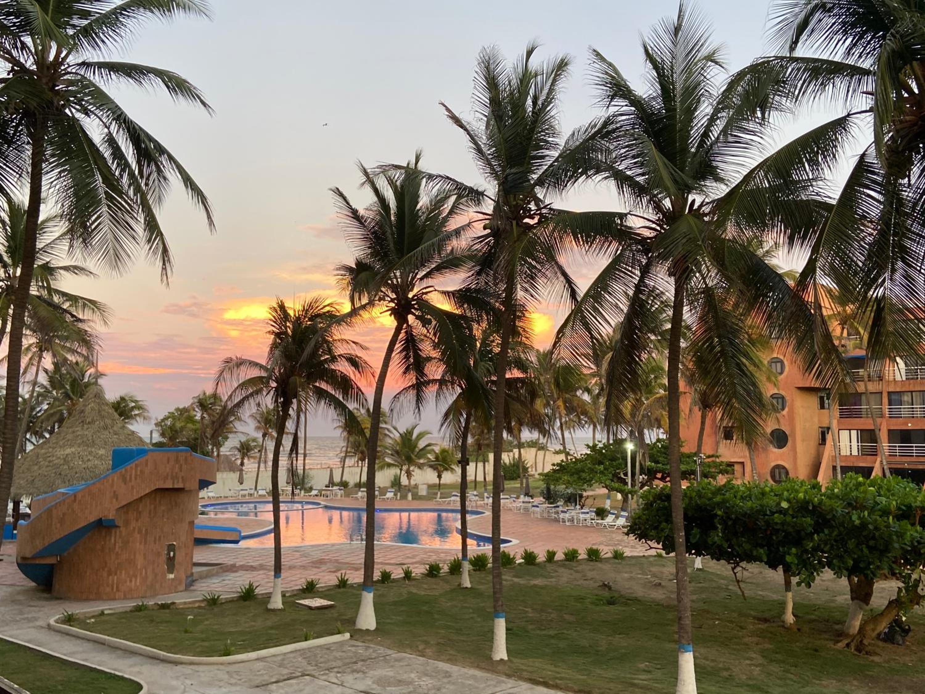 Apartamento en tucacas Cocotero mar 2 con la playa a tus pies view 3