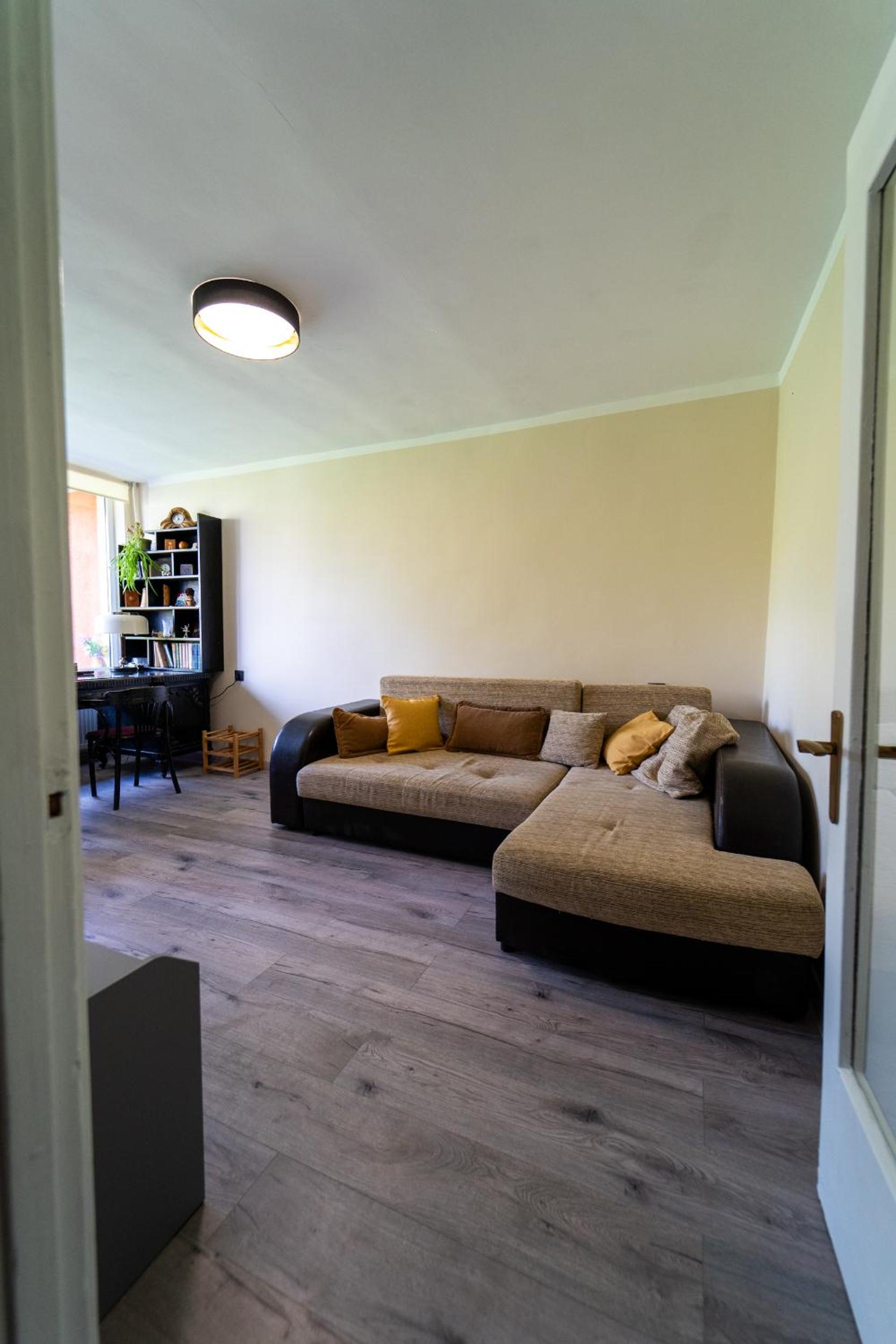 Cozy seaside apartment view 5
