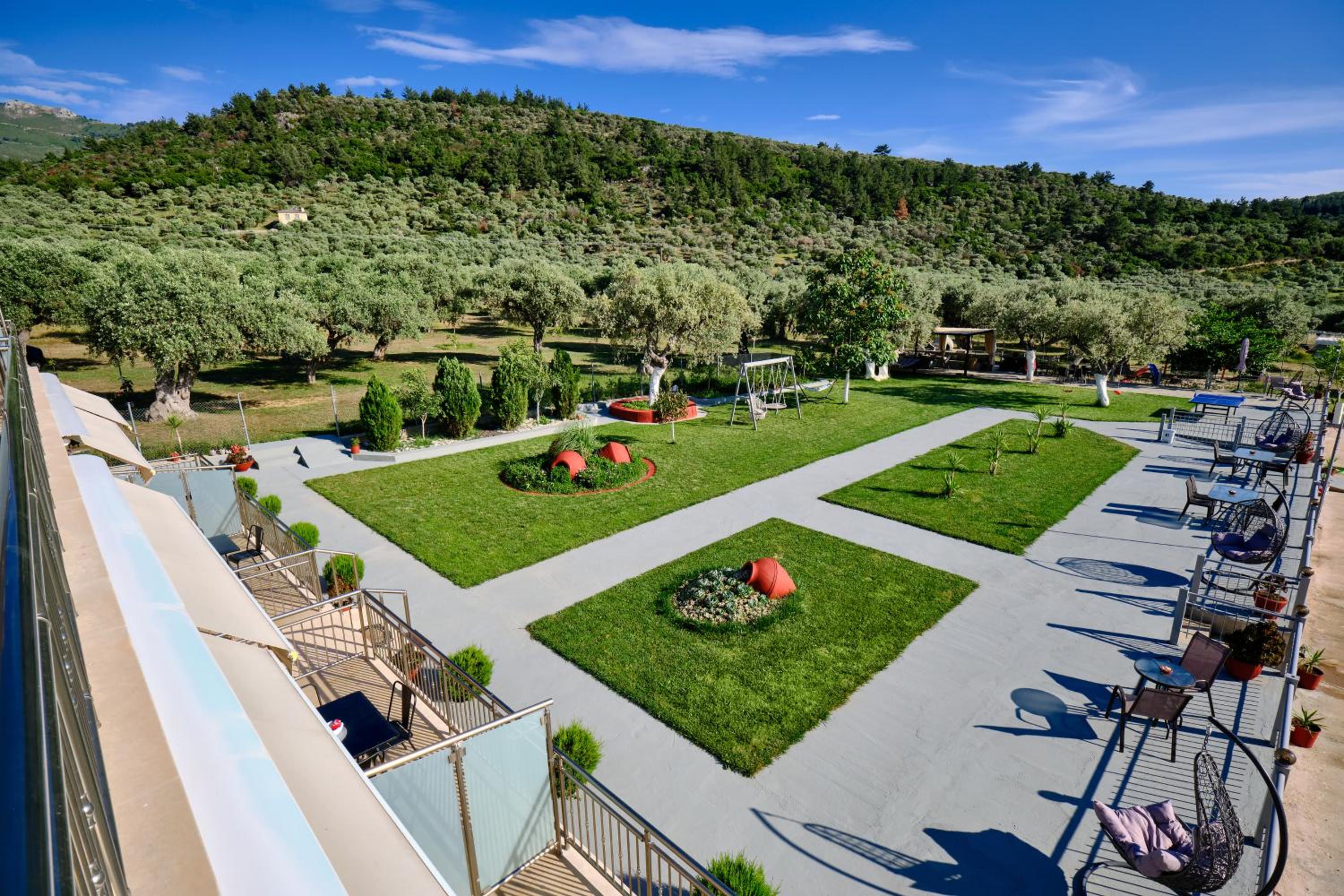 STUDIOS PIGASOS view 4
