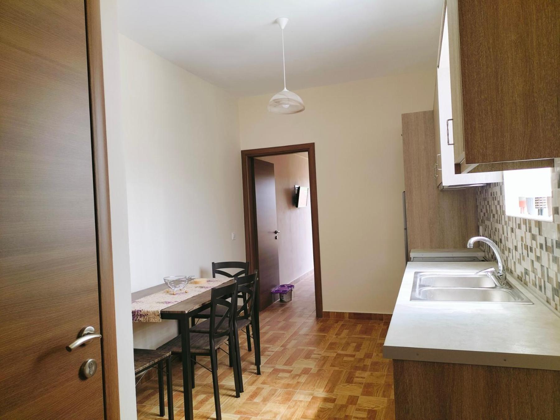 Makris rooms