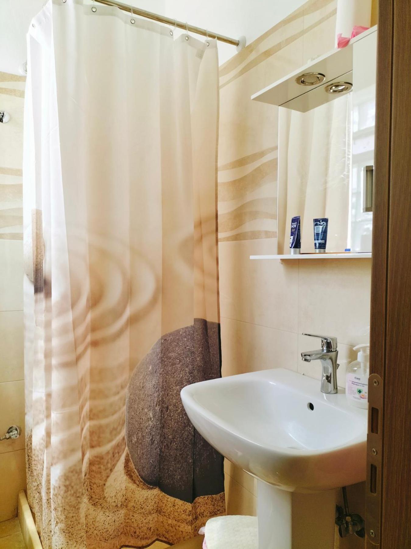 Makris rooms