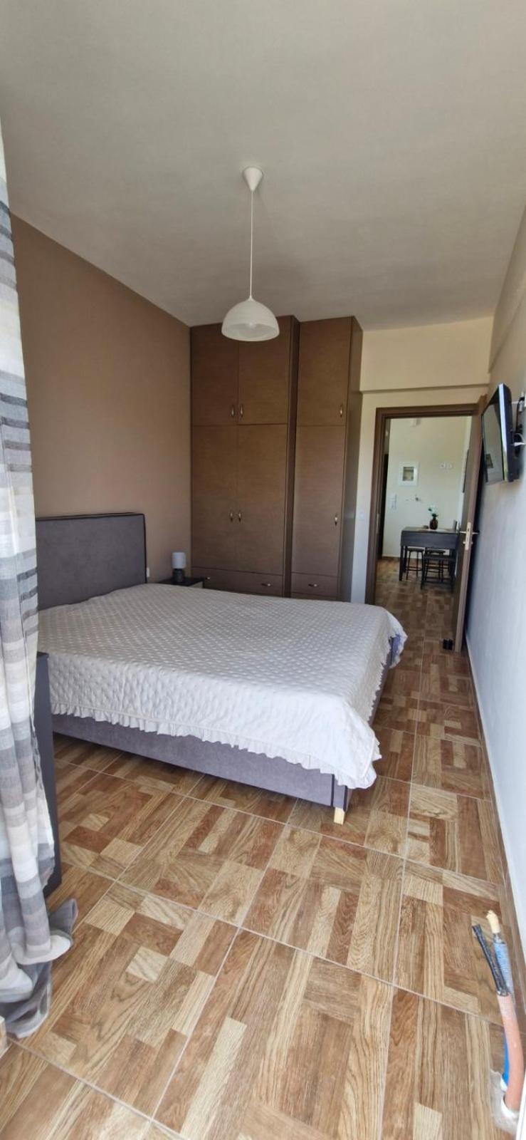 Makris rooms