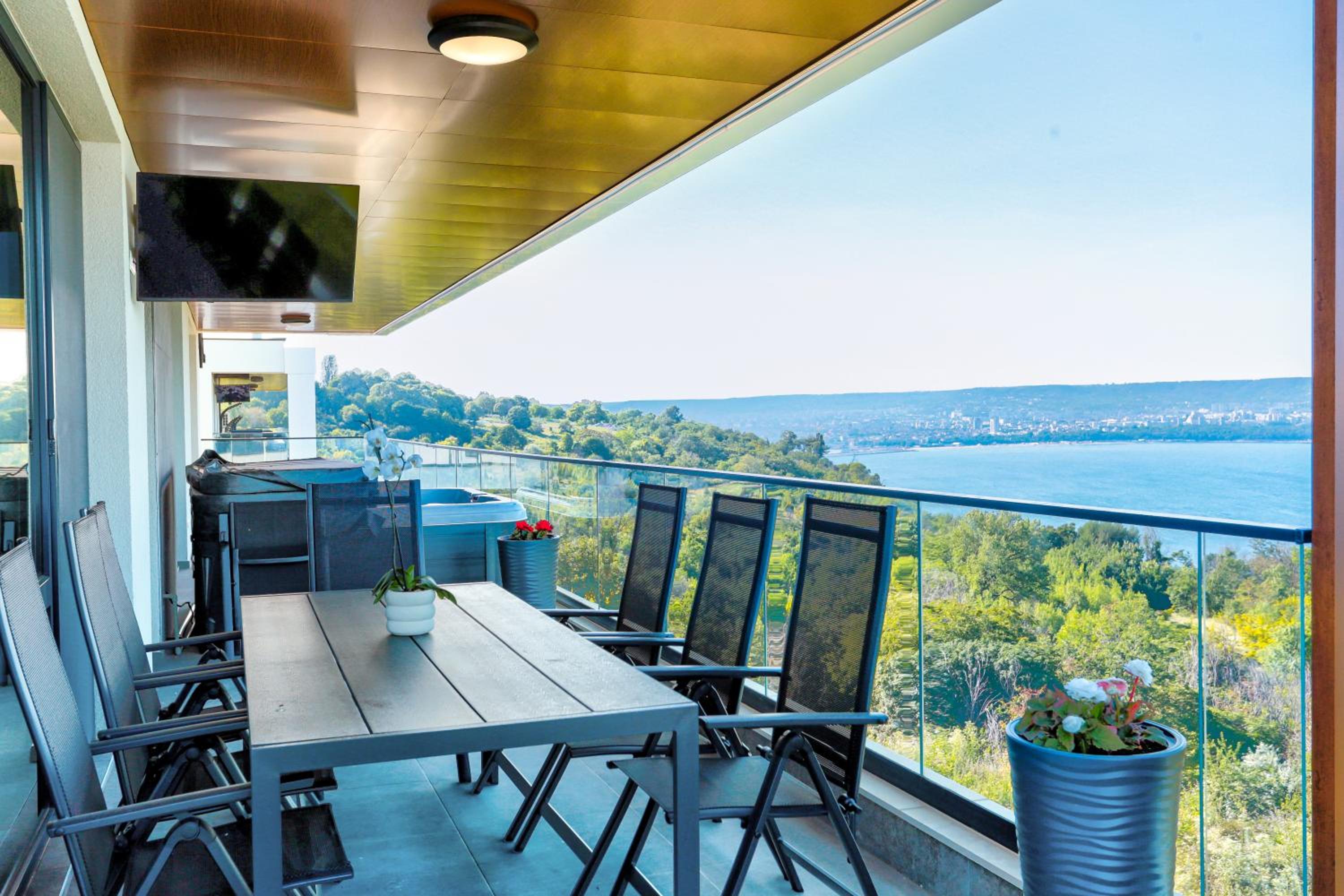 VIP apartment sea view