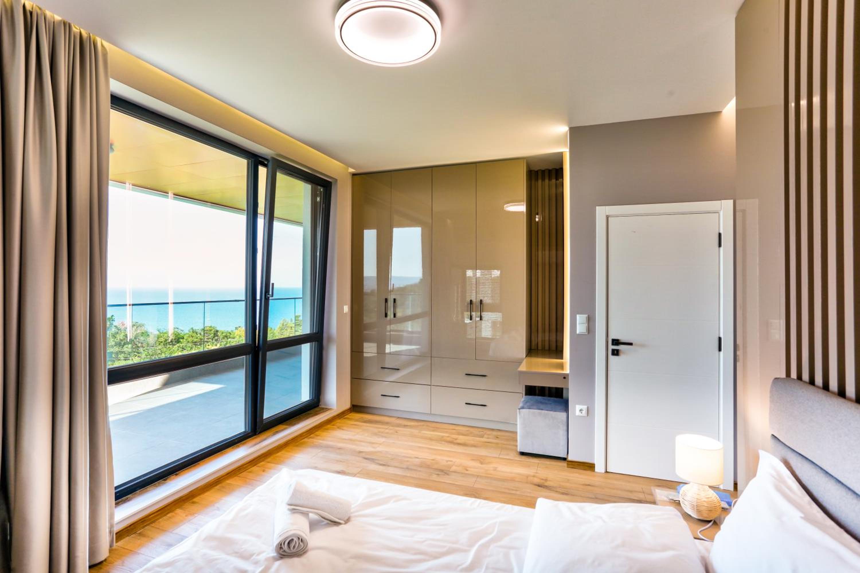 VIP apartment sea view