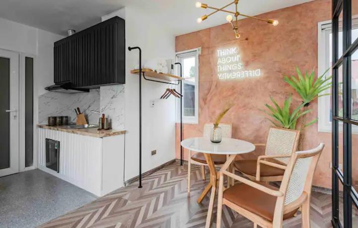 Homestay Giữa Lòng Hà Nội - 10 Phút Đến Phố Cổ