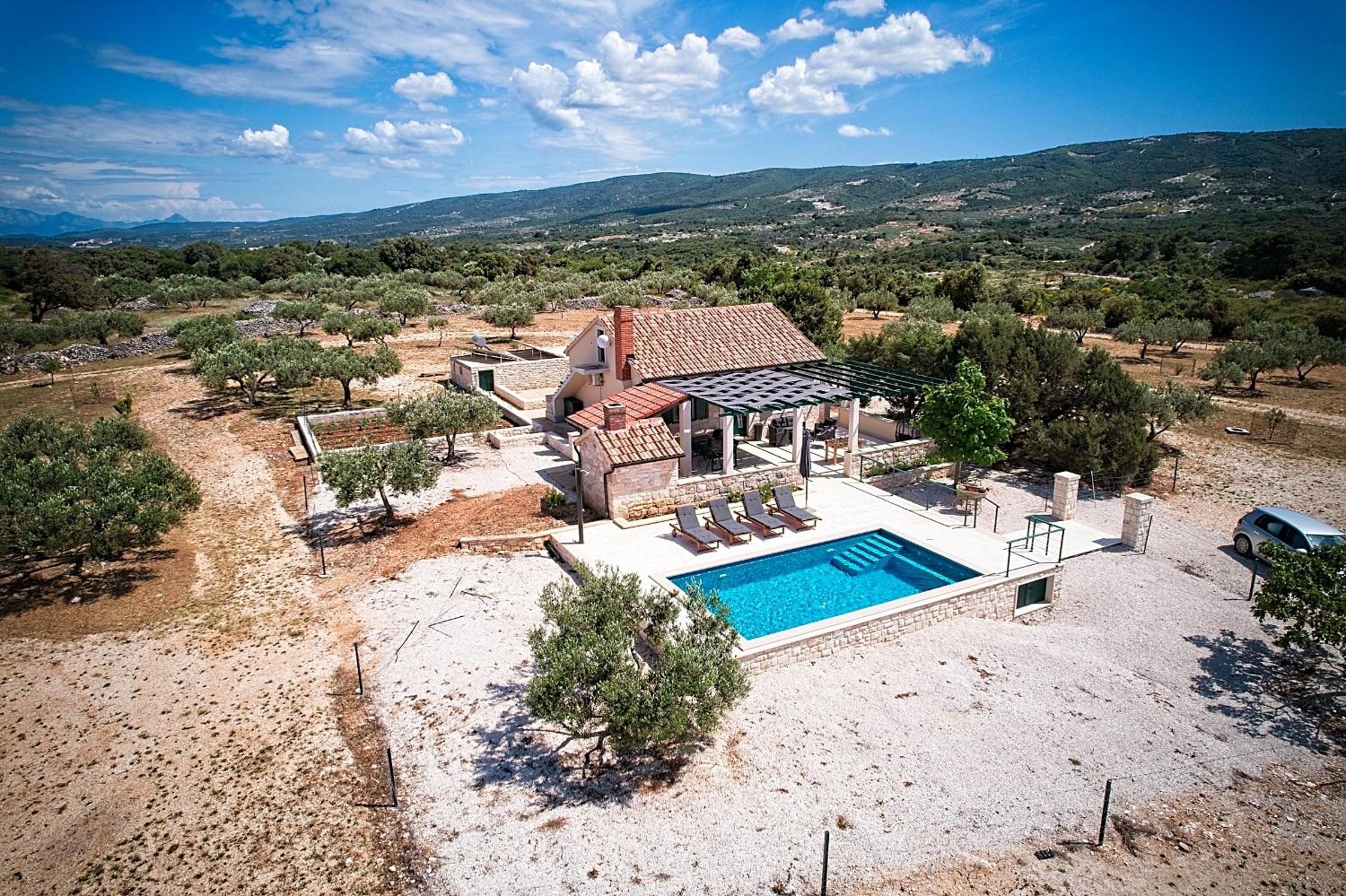 Holiday House Bracuta view 3