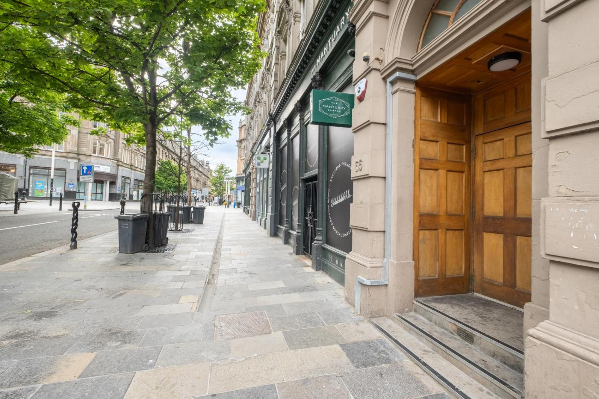 Henry's Apartment on Commercial Street