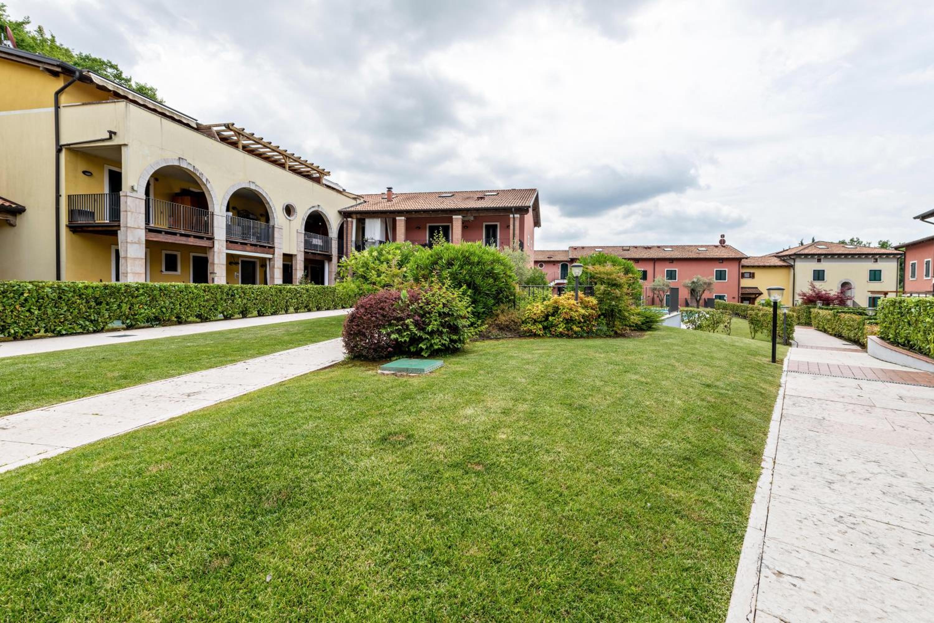 Residence Corte La Fiorita view 3
