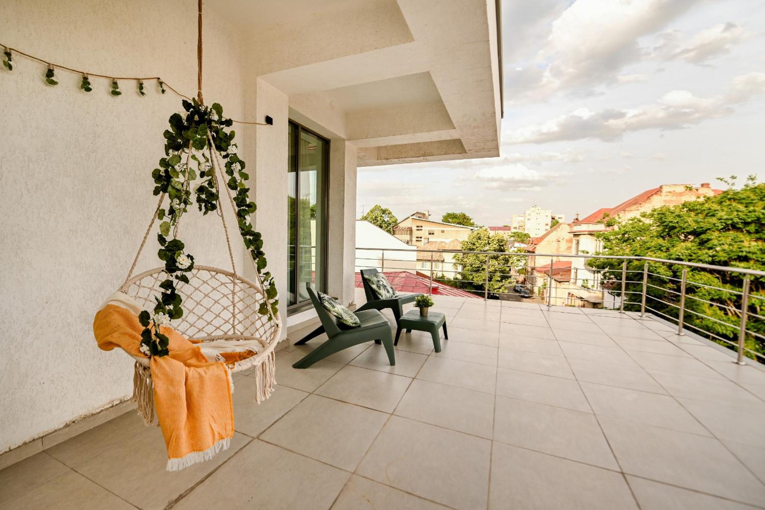 Urban Paradise - Modern Central Accommodation view 2