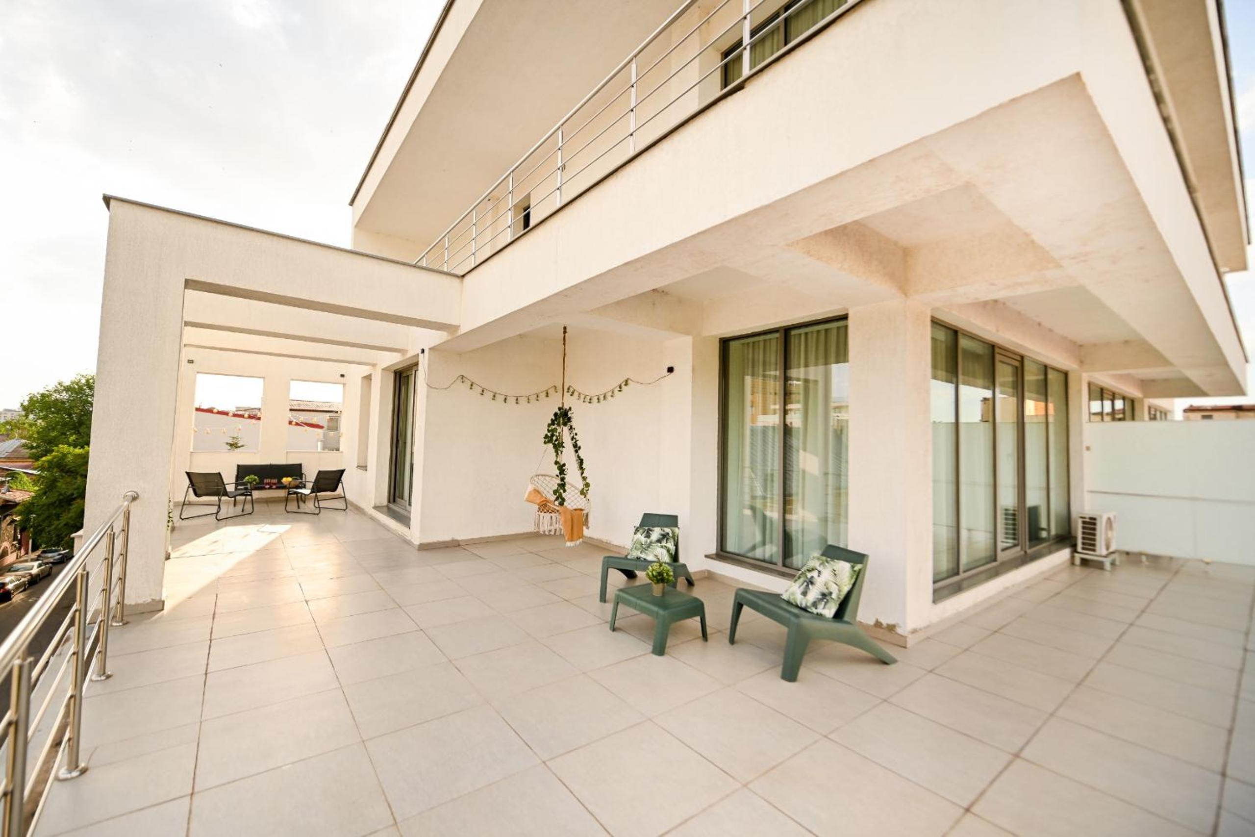 Urban Paradise - Modern Central Accommodation view 4