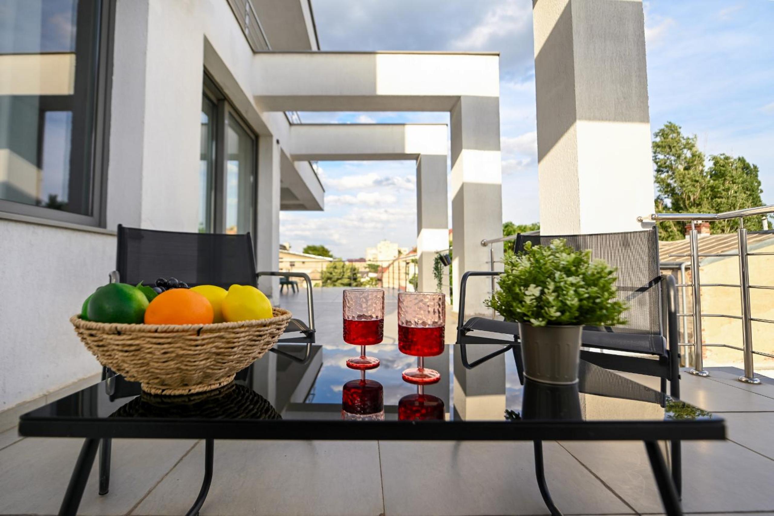 Urban Paradise - Modern Central Accommodation view 5