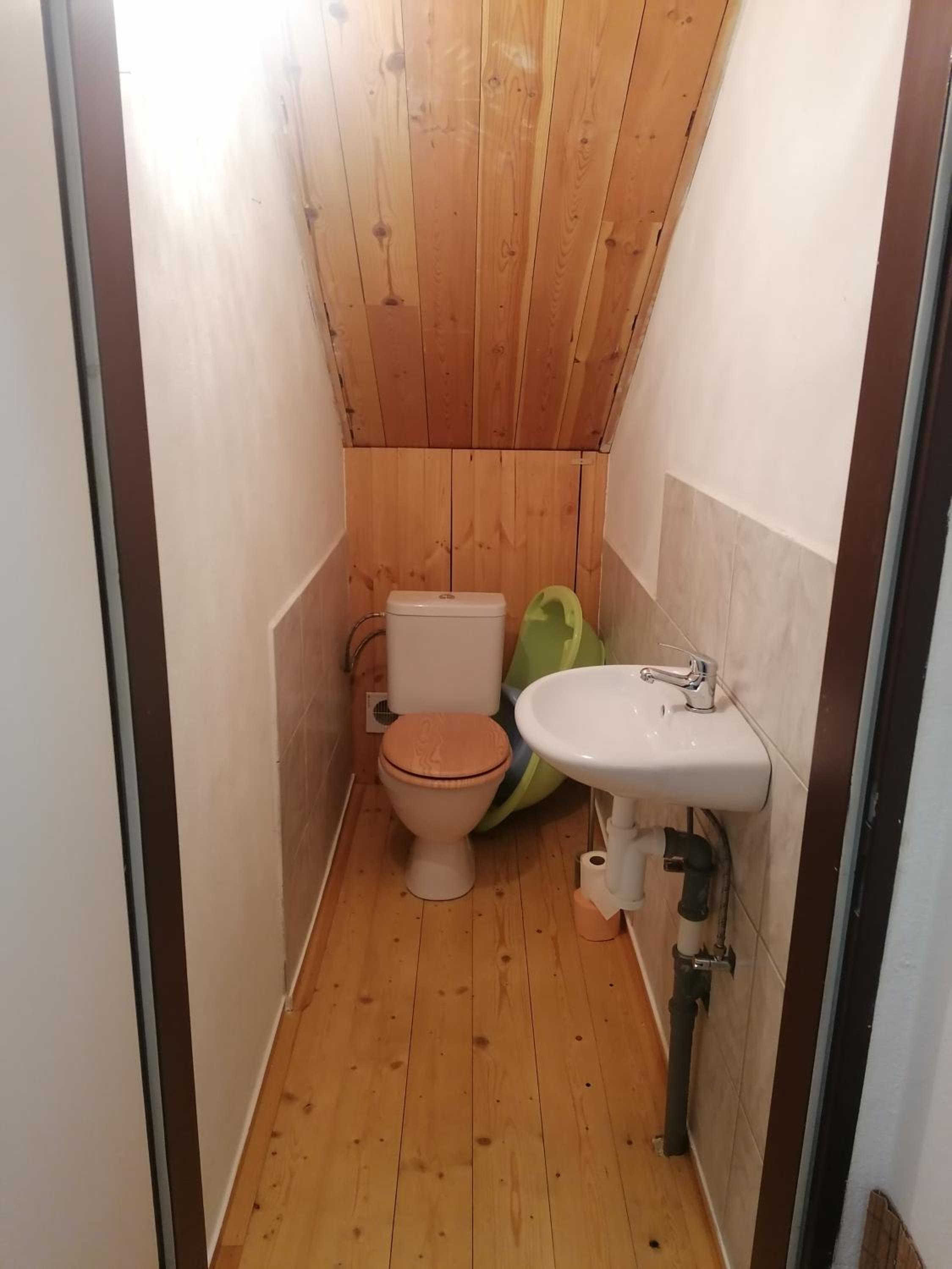 Rodinný půldomek s vybavením a bazenem