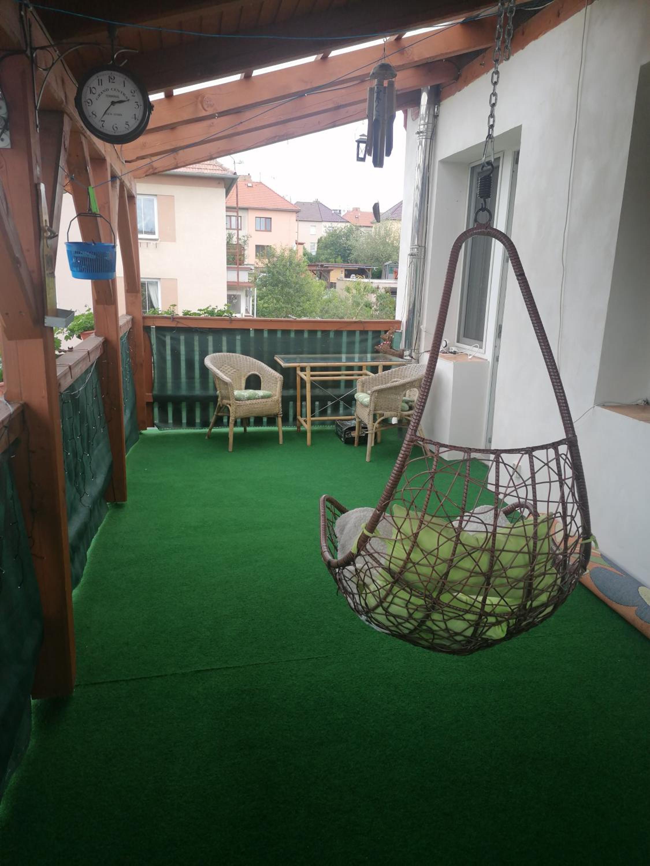 Rodinný půldomek s vybavením a bazenem