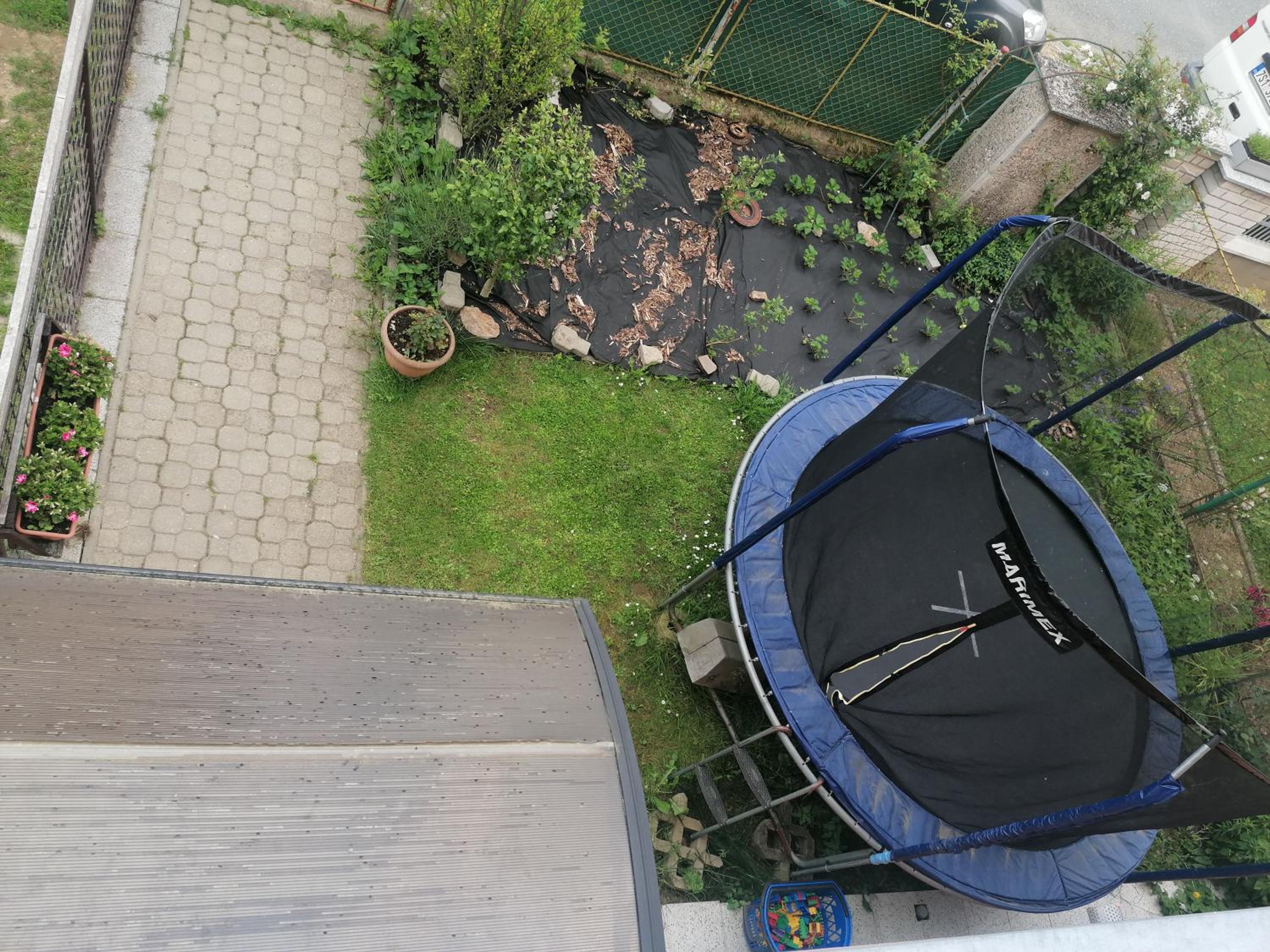 Rodinný půldomek s vybavením a bazenem