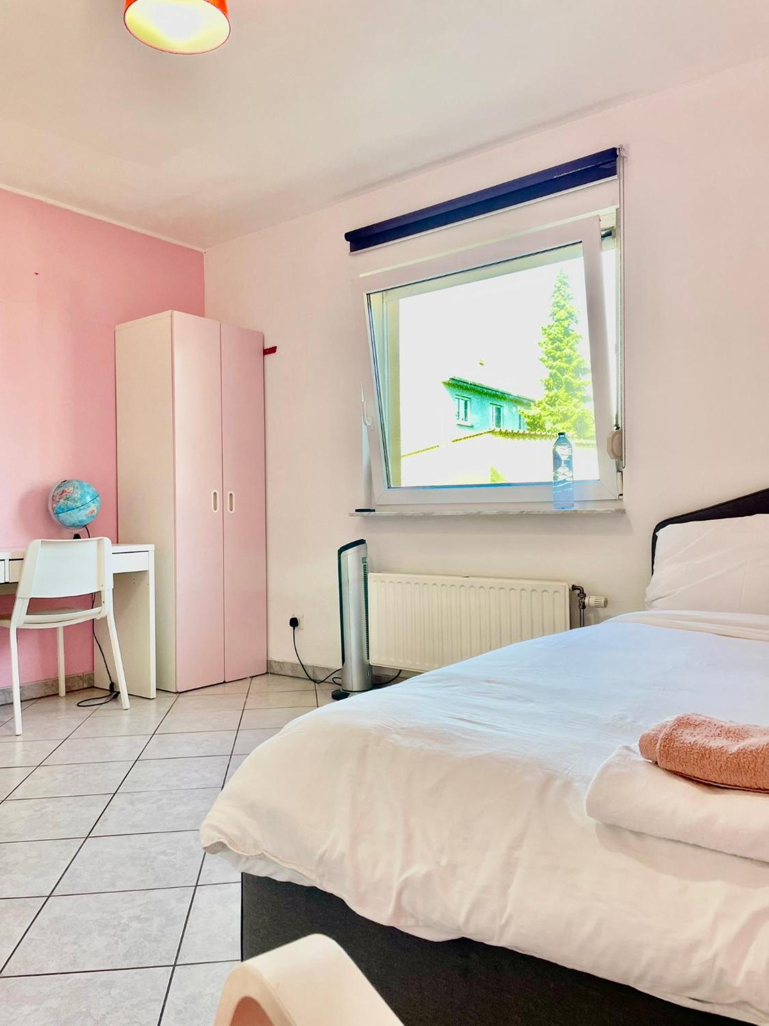 Large Room in Schuttrange Free Parking 10mins to Airport Excellent Customer Services