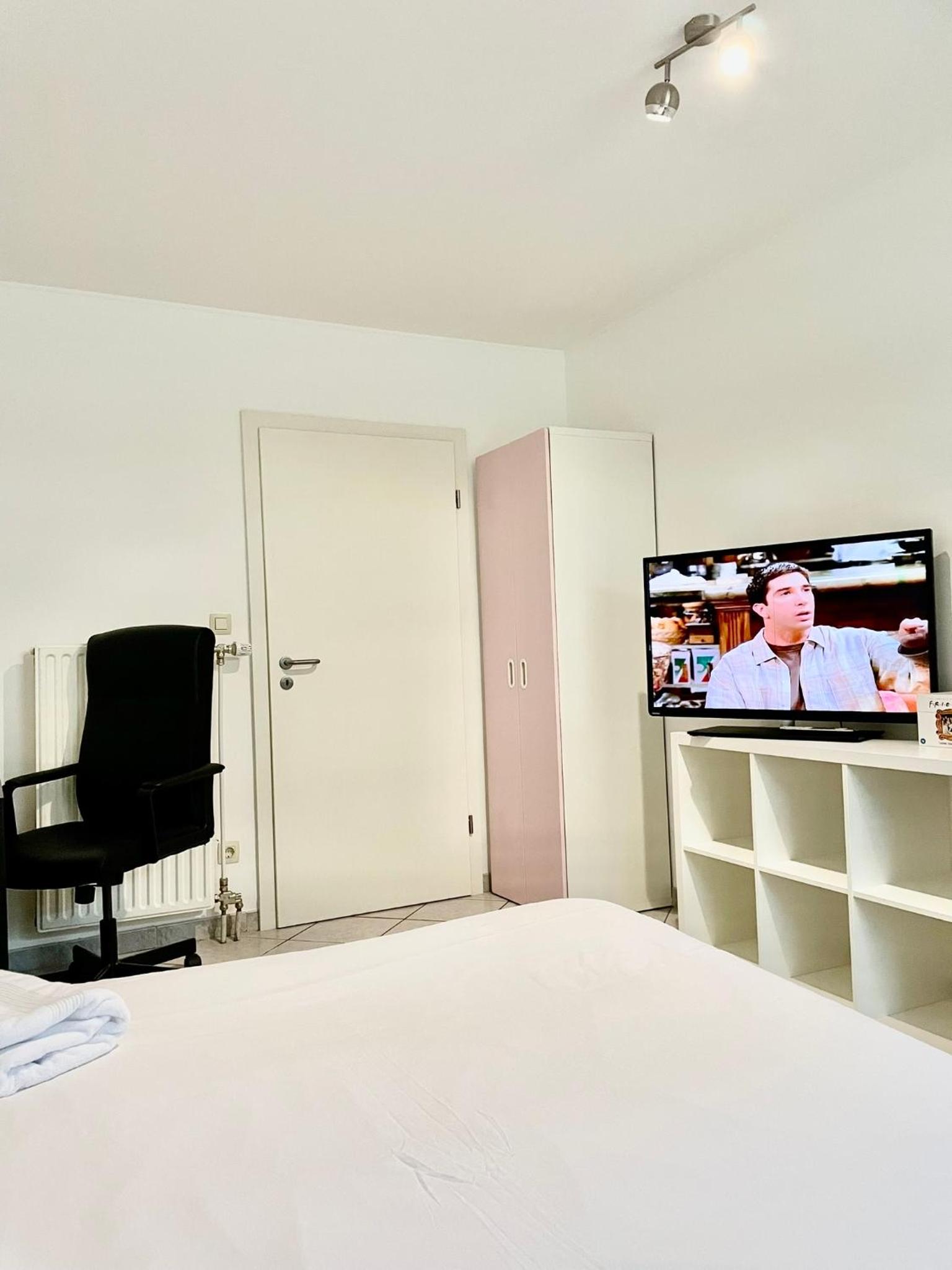 Large Room in Schuttrange Free Parking 10mins to Airport Excellent Customer Services