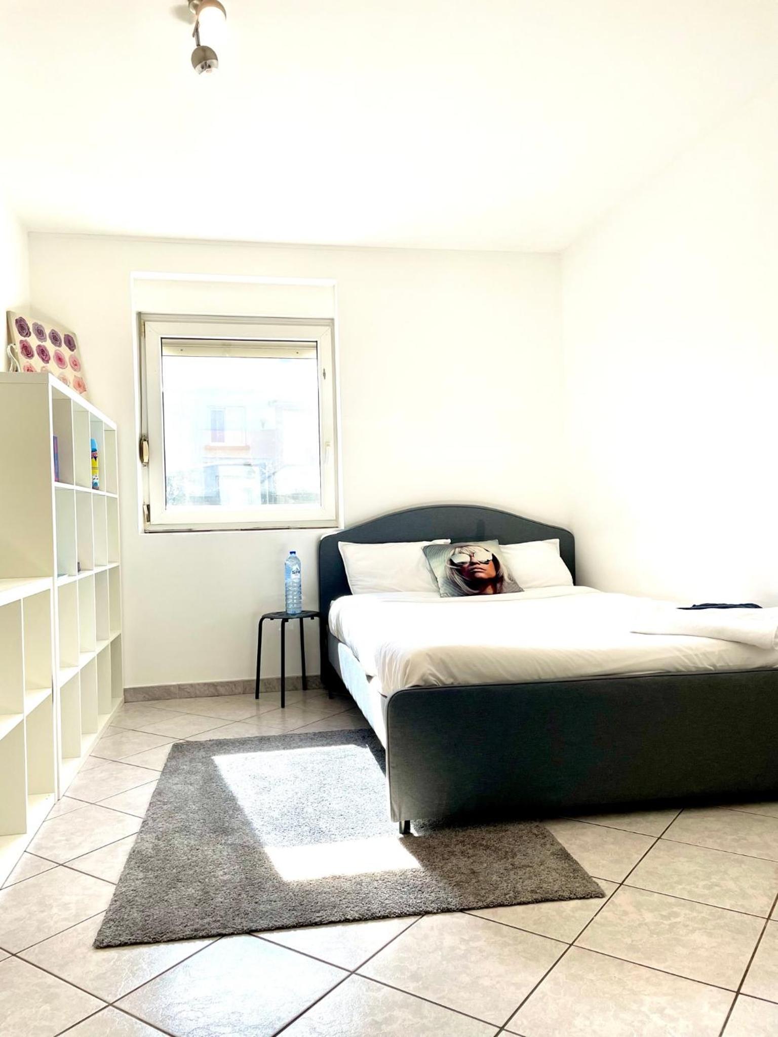 Large Room in Schuttrange Free Parking 10mins to Airport Excellent Customer Services